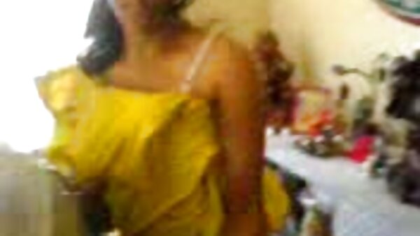 கவர்ச்சியான ஹாட்டி டயானா டாலி உணர்ச்சிவசப்பட்ட குத உடலுறவுக்கு முன் டிக் உறிஞ்சுகிறாள்