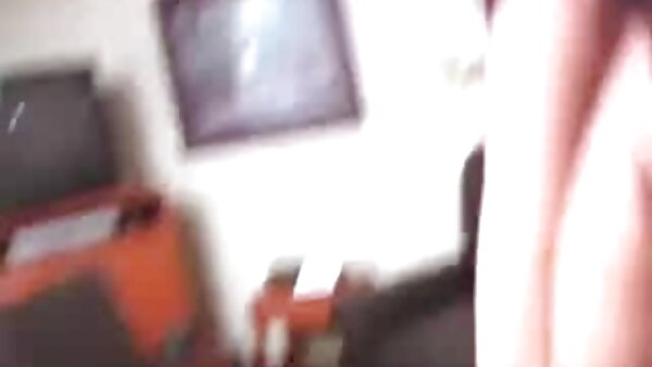 மிஷனரி போஸில் தனது காதலனின் குத ஓட்டையை குடுக்கும் பெரிய டைட்டிட் செமால்