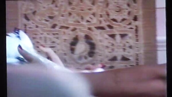 ஸ்லட்டி அழகி ஃபிஷ்நெட்களில் டெஸ்டினி லவ் ஒரு ஆழமான ஸ்லோப்பி ப்ளோஜாப் கொடுக்கிறது
